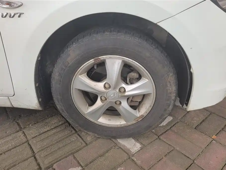 Accent 1.4 L Auto Leading GLX