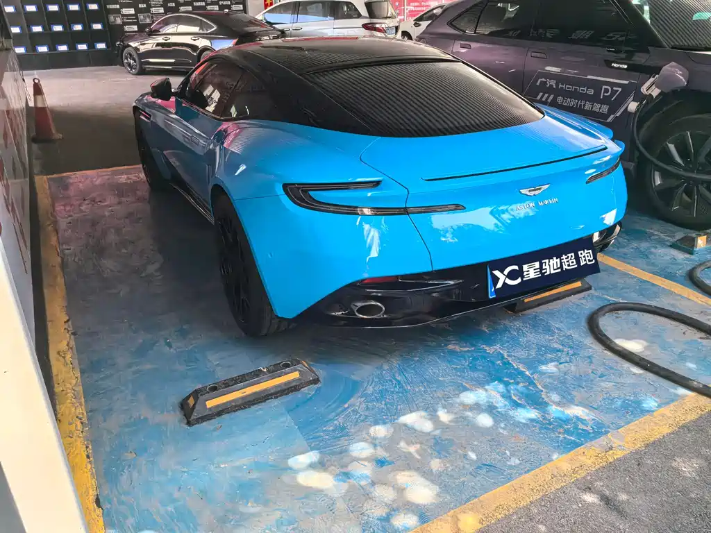 Aston Martin DB11 4.0 T V8 Coupe
