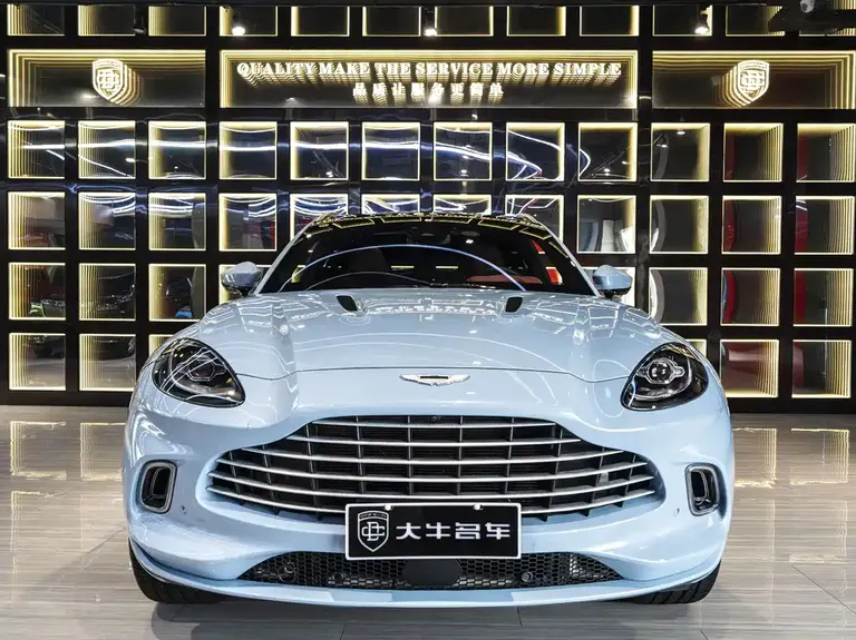 Aston Martin DBX 4.0 T V8