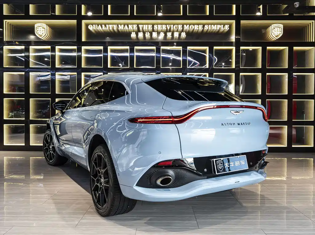Aston Martin DBX 4.0 T V8