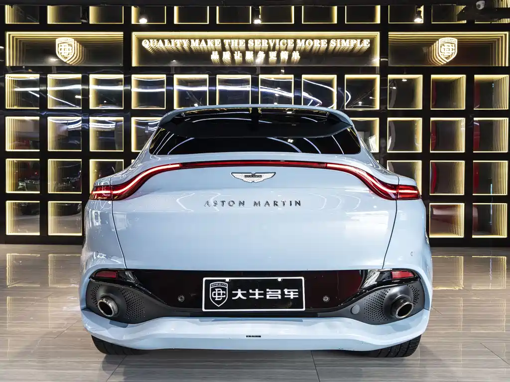 Aston Martin DBX 4.0 T V8