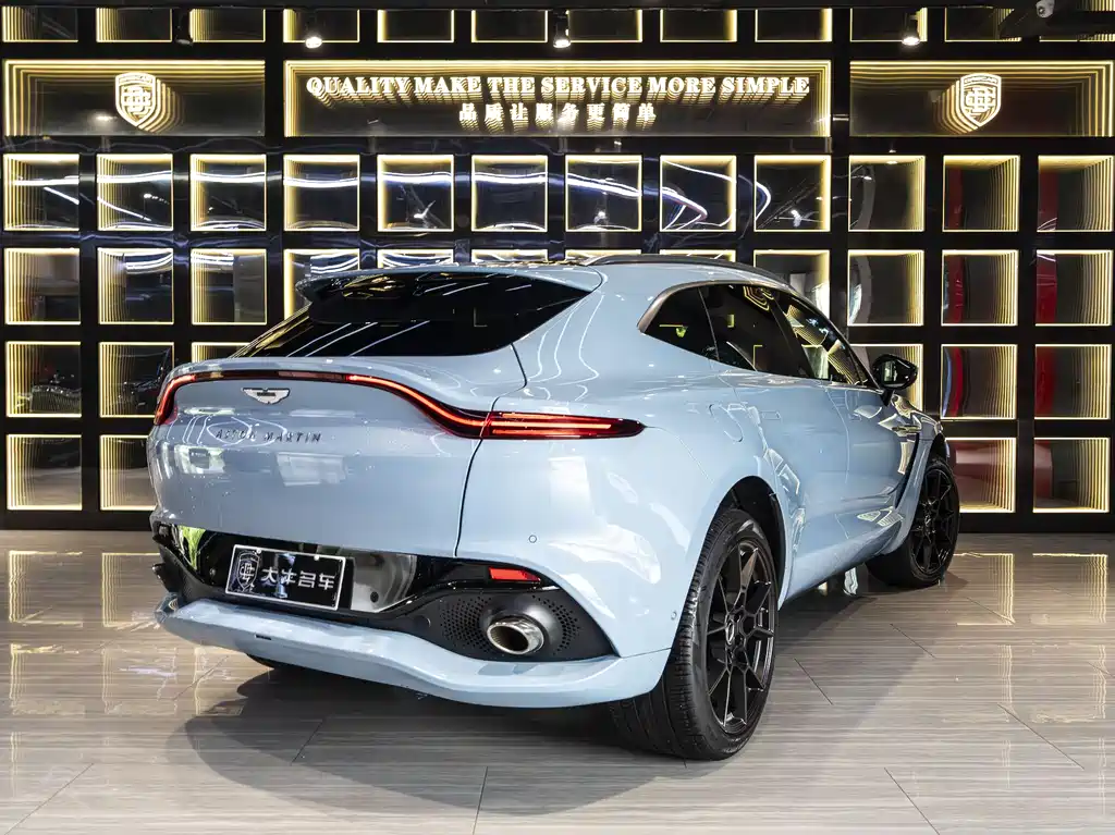 Aston Martin DBX 4.0 T V8