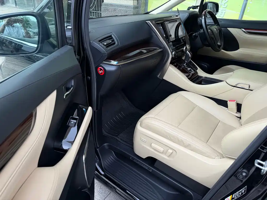 Alphard 3.5 L Luxury
