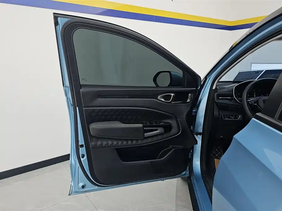 Baojun RM-5 1.5 L Manual 24 Hours Online Elite 7-seat