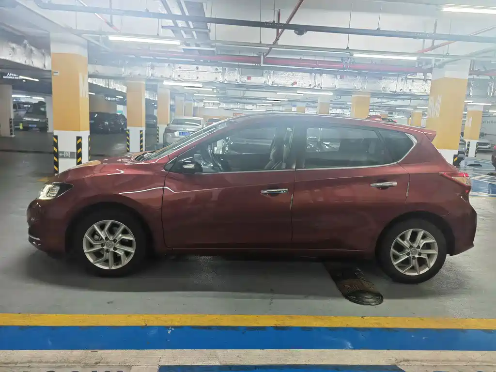 Tiida 1.6 L CVT Smart Travel