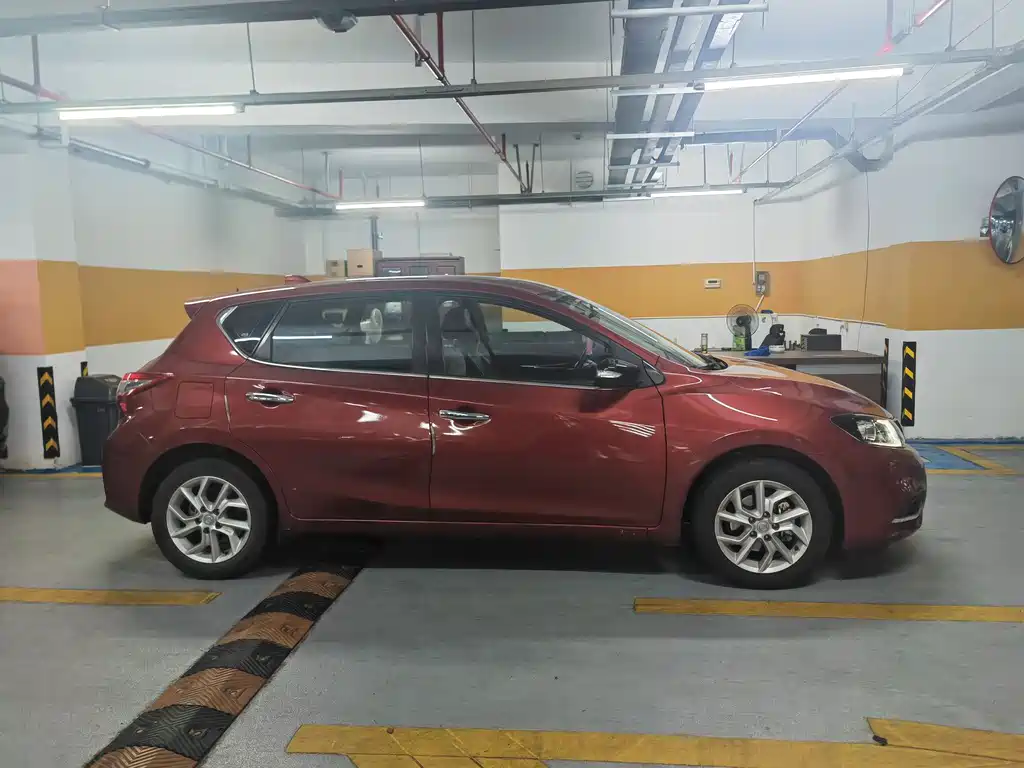Tiida 1.6 L CVT Smart Travel