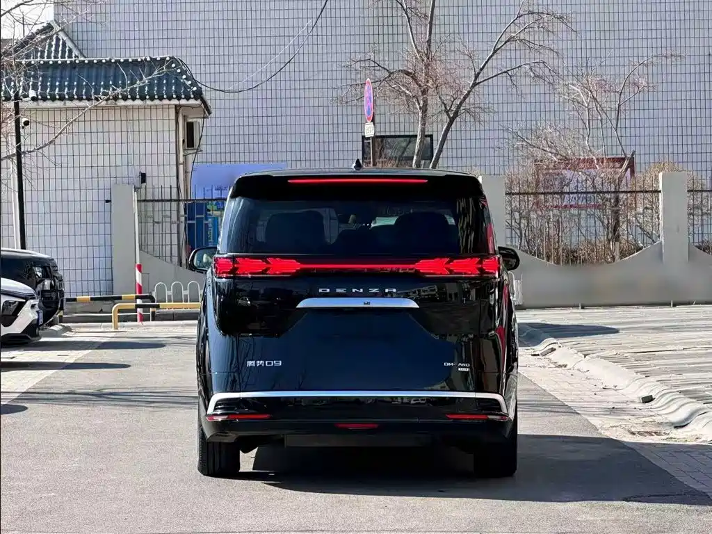 Denza D9 DM-i Smart Drive 1020 4 WD Flagship
