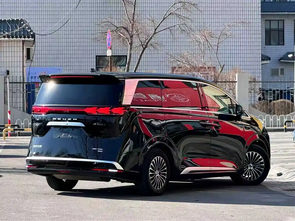 Denza D9 DM-i Smart Drive 1020 4 WD Flagship