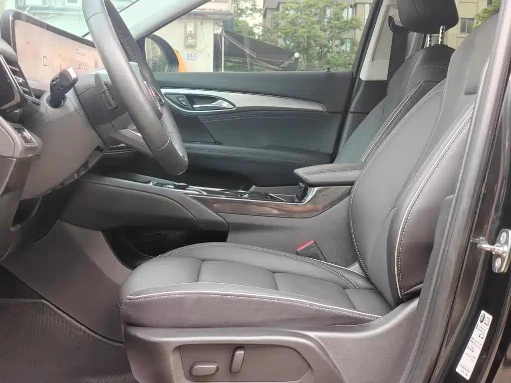 Envision Plus Envision Plus 28 T 2 WD Platinum
