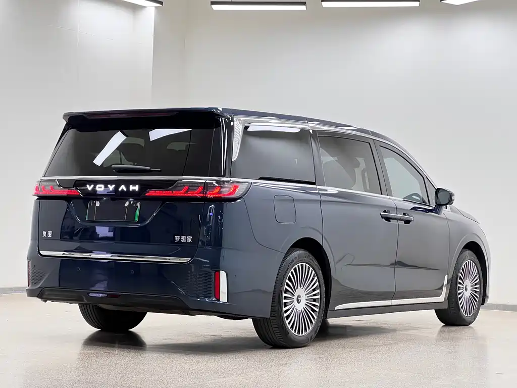 Voyah Dreamer PHEV 4 WD Distinguished Kunpeng