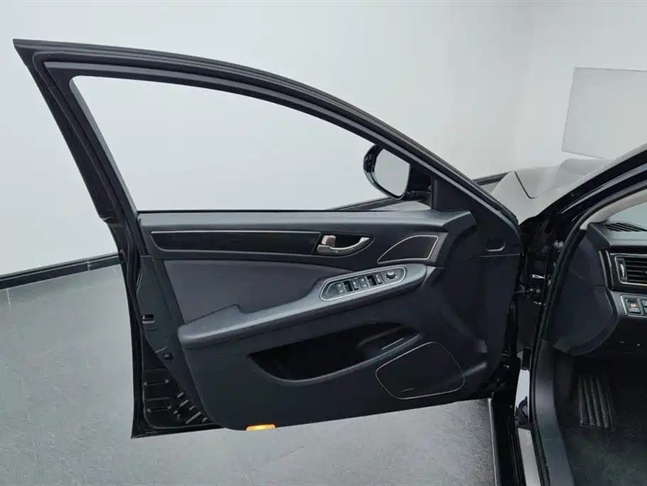 Hongqi H7 1.8 T Comfort