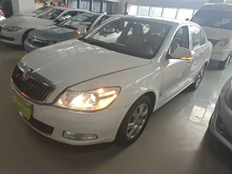 Skoda Octavia Classic 1.6 L Auto Yijie