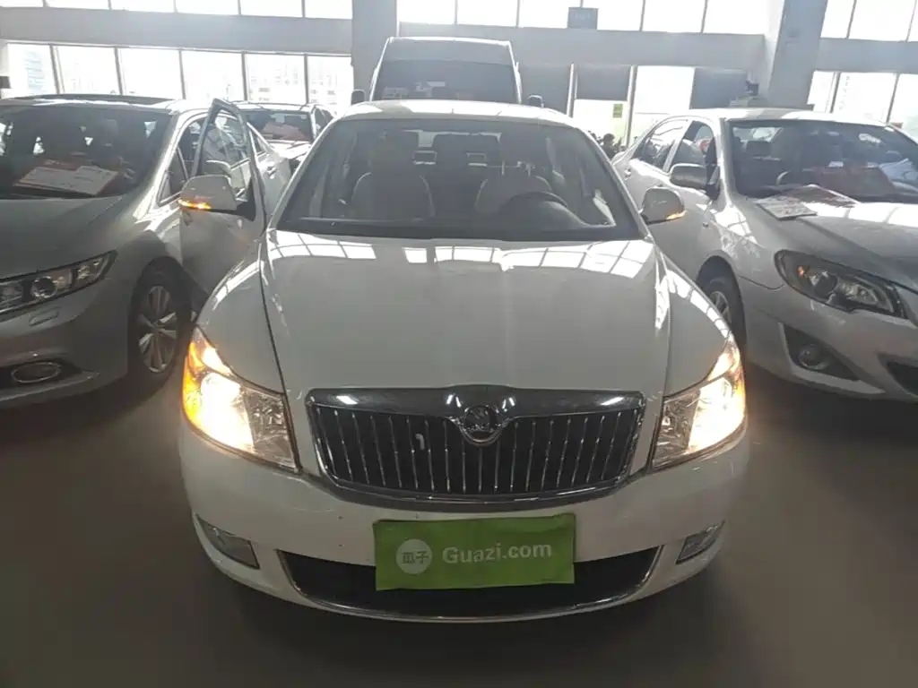 Octavia Classic 1.6 L Auto Yijie