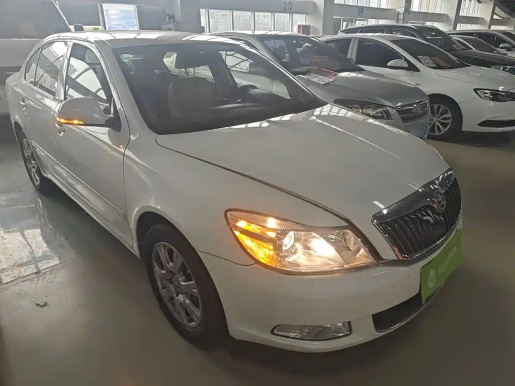 Octavia Classic 1.6 L Auto Yijie