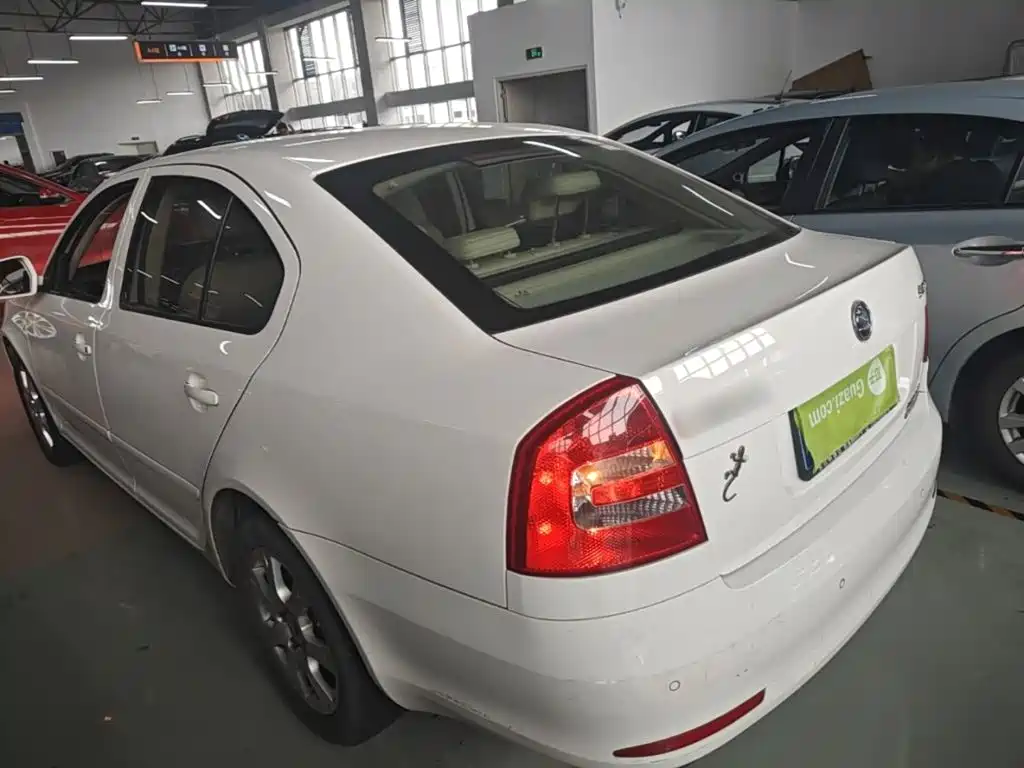 Octavia Classic 1.6 L Auto Yijie