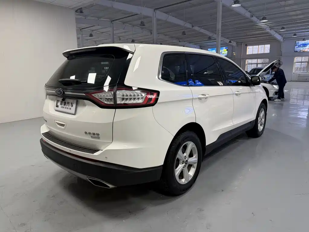 Edge EcoBoost 245 2 WD Elite Sharp 5-seat CN-V