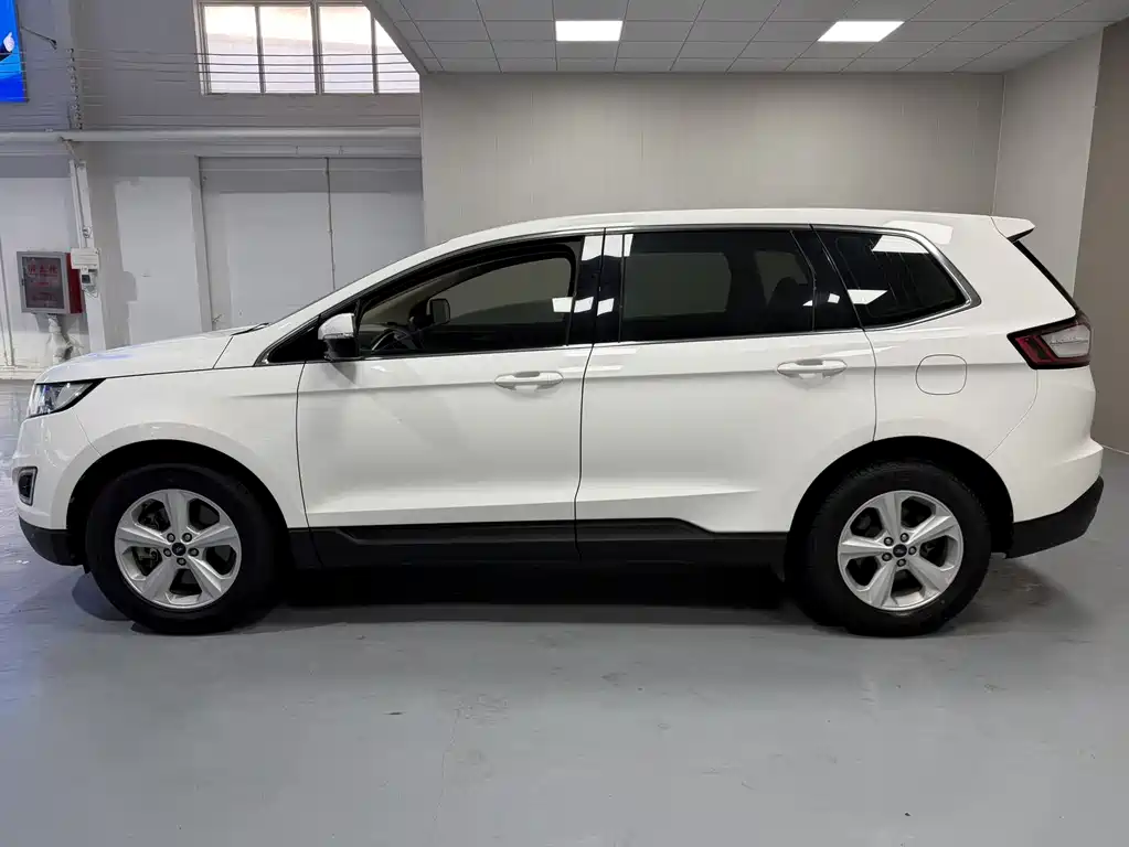 Edge EcoBoost 245 2 WD Elite Sharp 5-seat CN-V