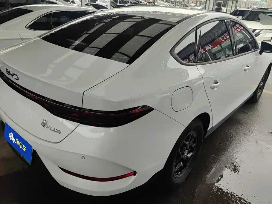 Qin PLUS DM-i Smart Drive 128 KM Progressive