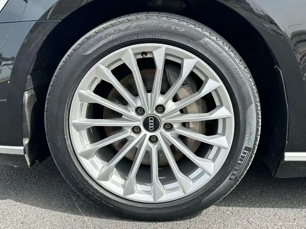 Audi A8 A8 L 50 TFSI quattro Comfort Collector