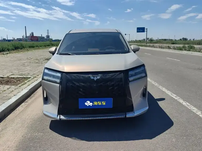 Wuling Xingguang 730 NEV 星光730新能源 2025款 插混 125 km 豪华型