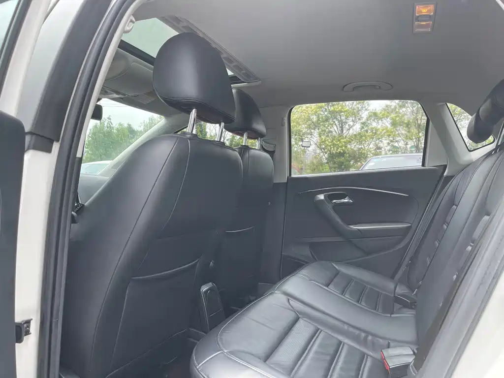 Polo 1.6 L Auto Luxury