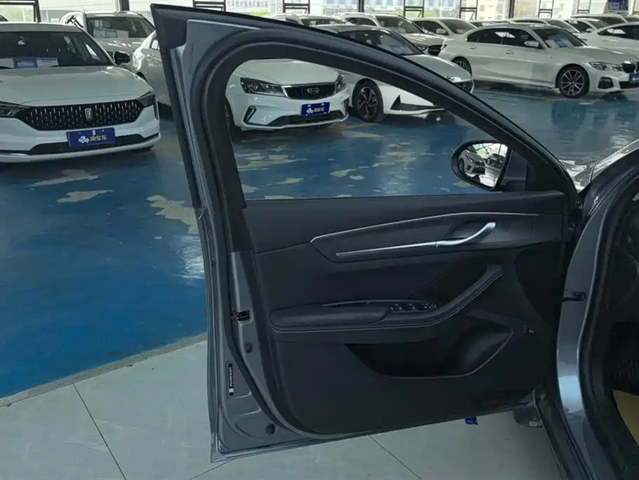 Destroyer 05 Glory DM-i 55 KM Luxury