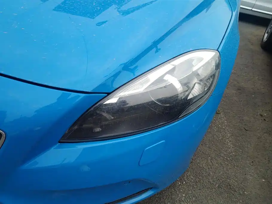 Volvo V40 沃尔沃V40 2015款 1.6 T 智雅个性运动版