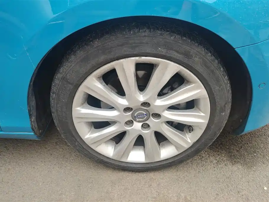 Volvo V40 沃尔沃V40 2015款 1.6 T 智雅个性运动版