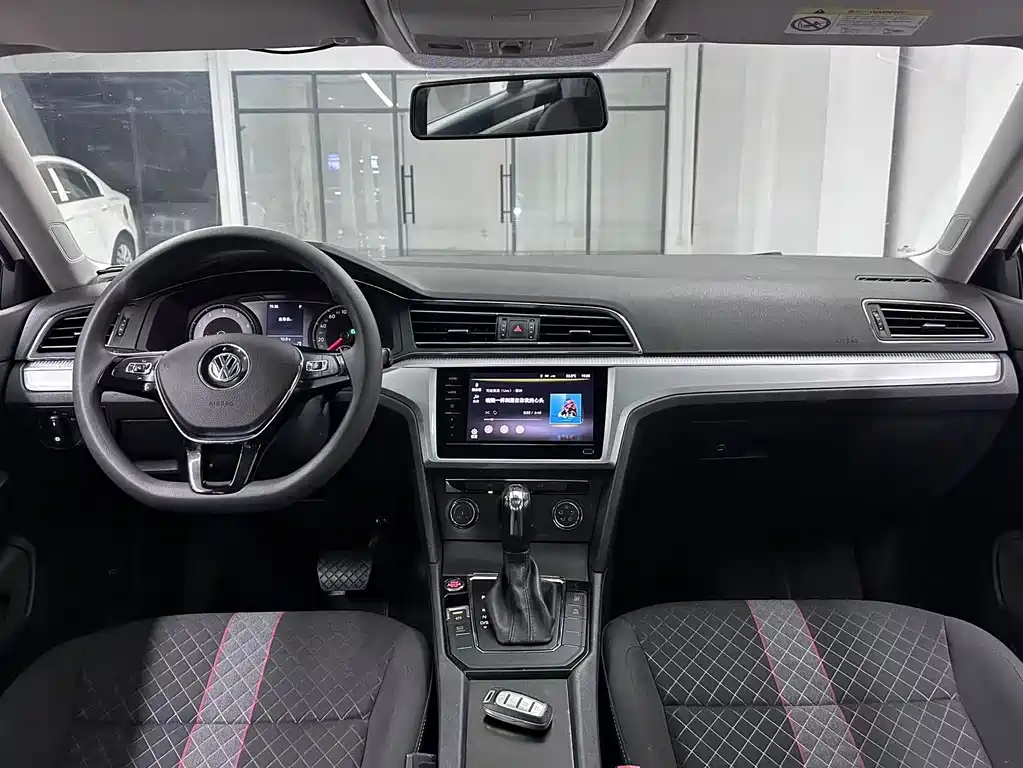 Lamando 230 TSI DSG Style