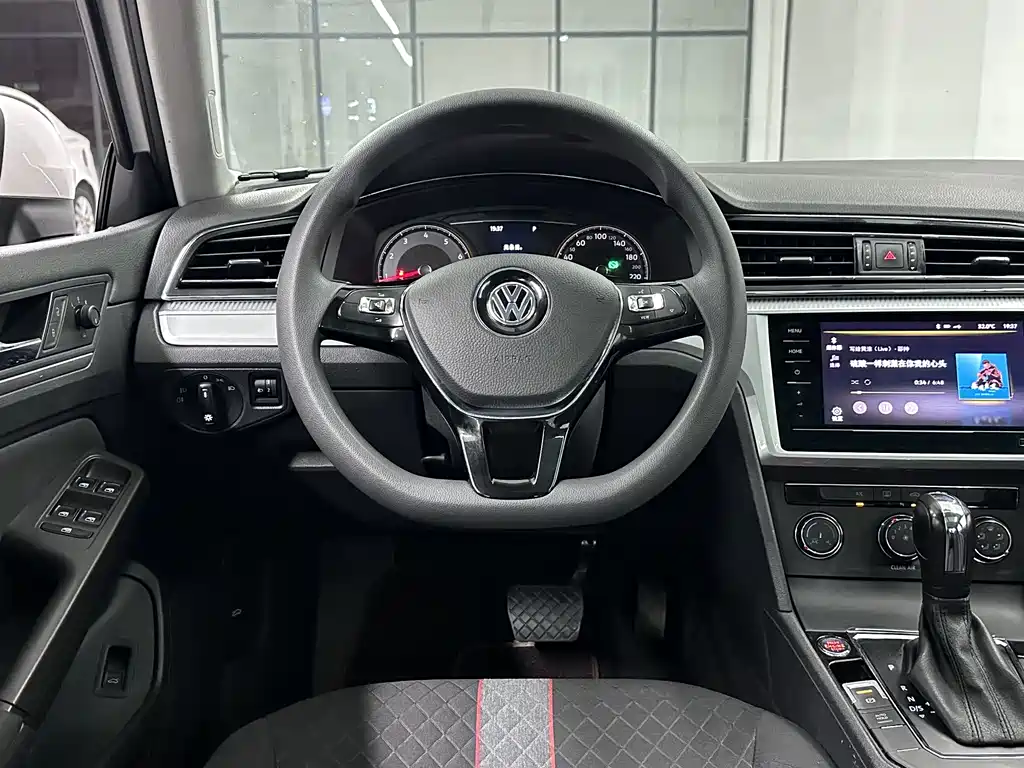 Lamando 230 TSI DSG Style