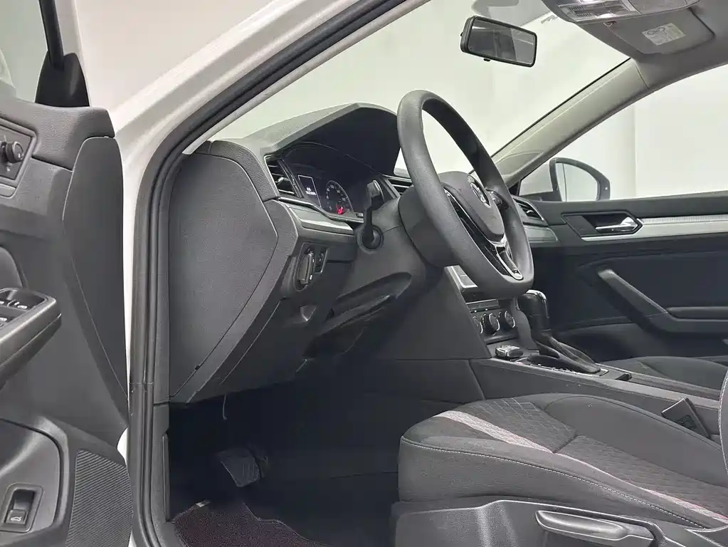 Lamando 230 TSI DSG Style