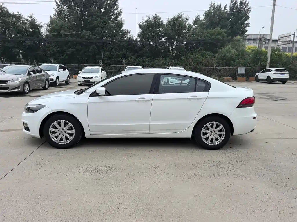 Qoros 3 Sedan 1.6 L Auto Leading