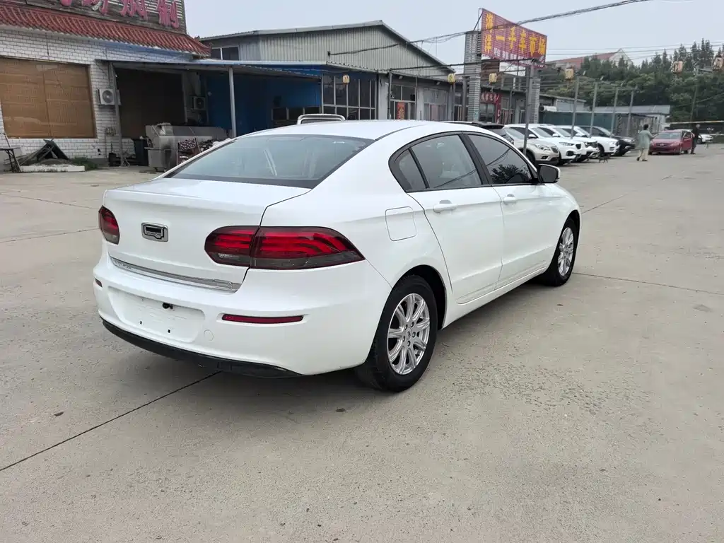 Qoros 3 Sedan 1.6 L Auto Leading