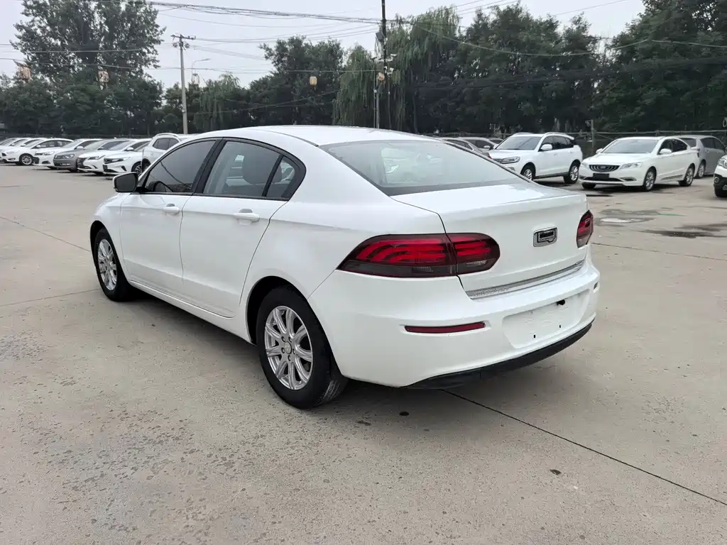 Qoros 3 Sedan 1.6 L Auto Leading
