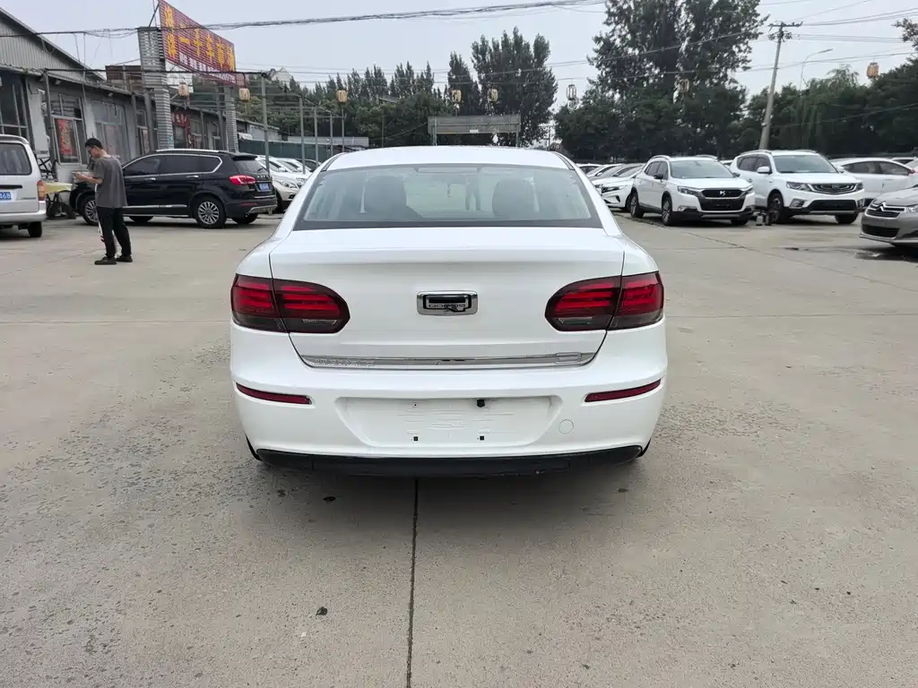 Qoros 3 Sedan 1.6 L Auto Leading