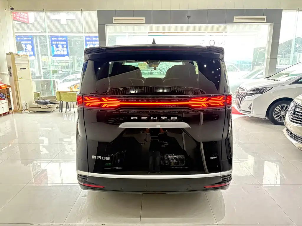 Denza D9 DM-i 1040 Distinguished