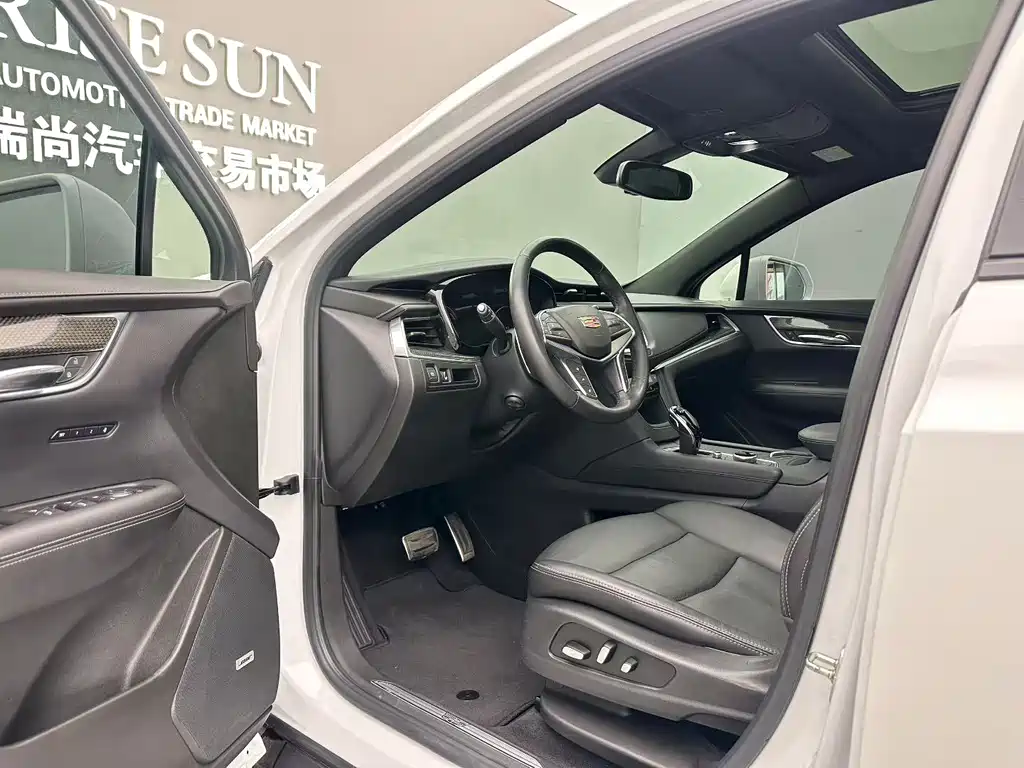 Cadillac XT5 2.0 T 4 WD Luxury (Hummingbird)