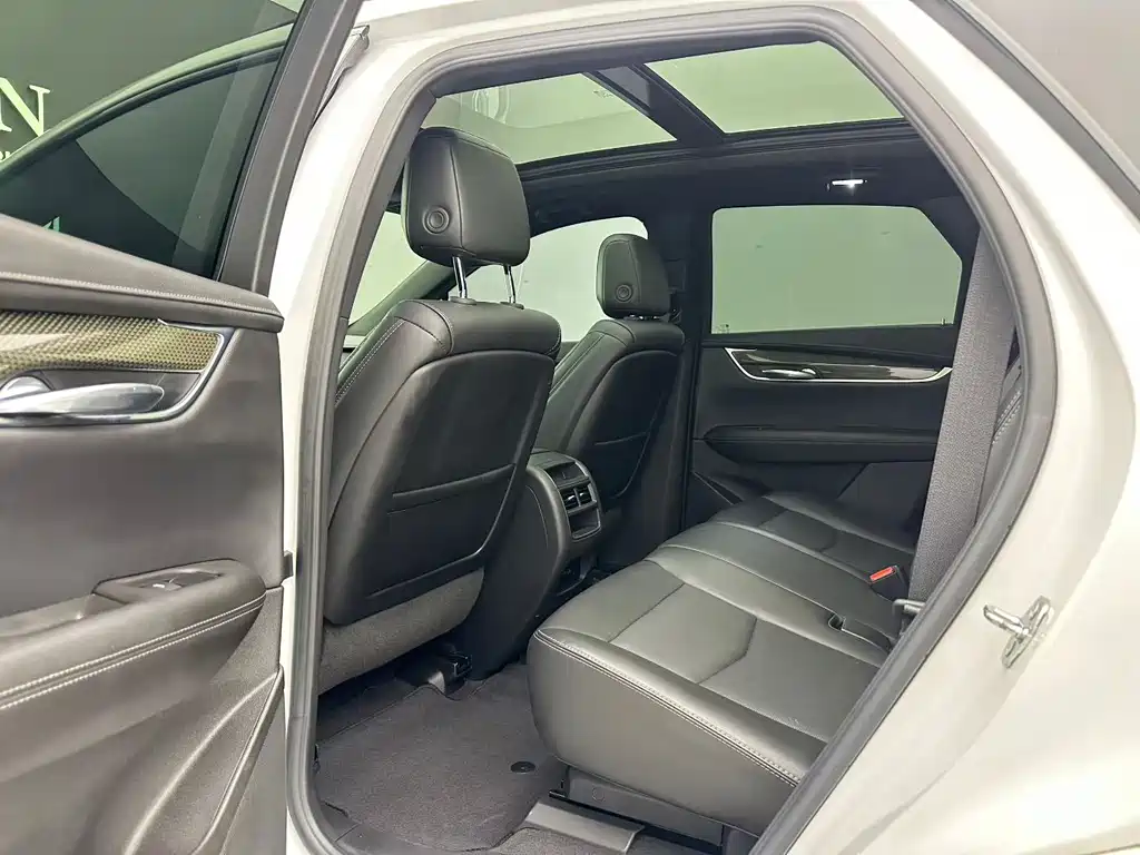 Cadillac XT5 2.0 T 4 WD Luxury (Hummingbird)