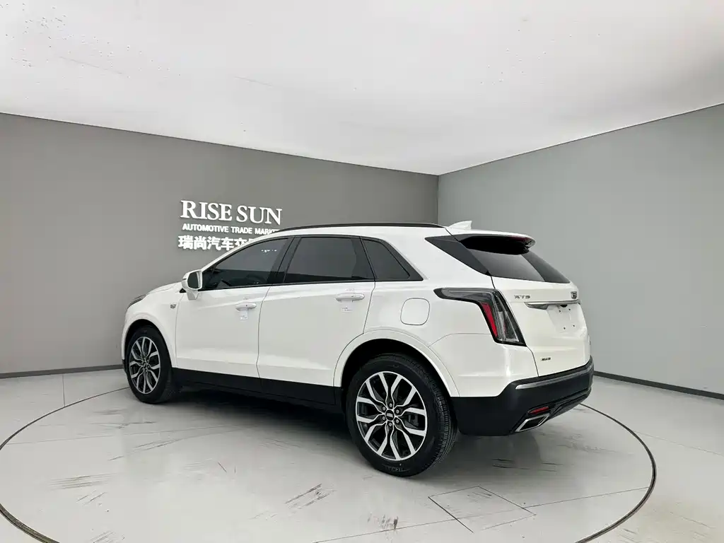 Cadillac XT5 2.0 T 4 WD Luxury (Hummingbird)