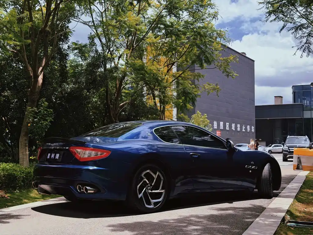 GranTurismo 4.2 L Standard