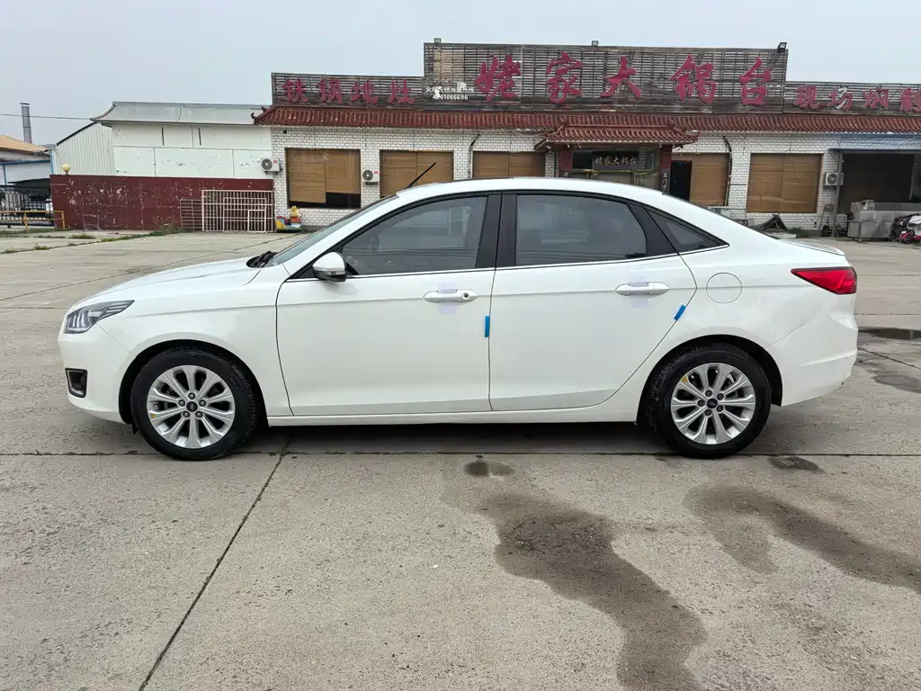 Escort 1.5 L Auto Fashion