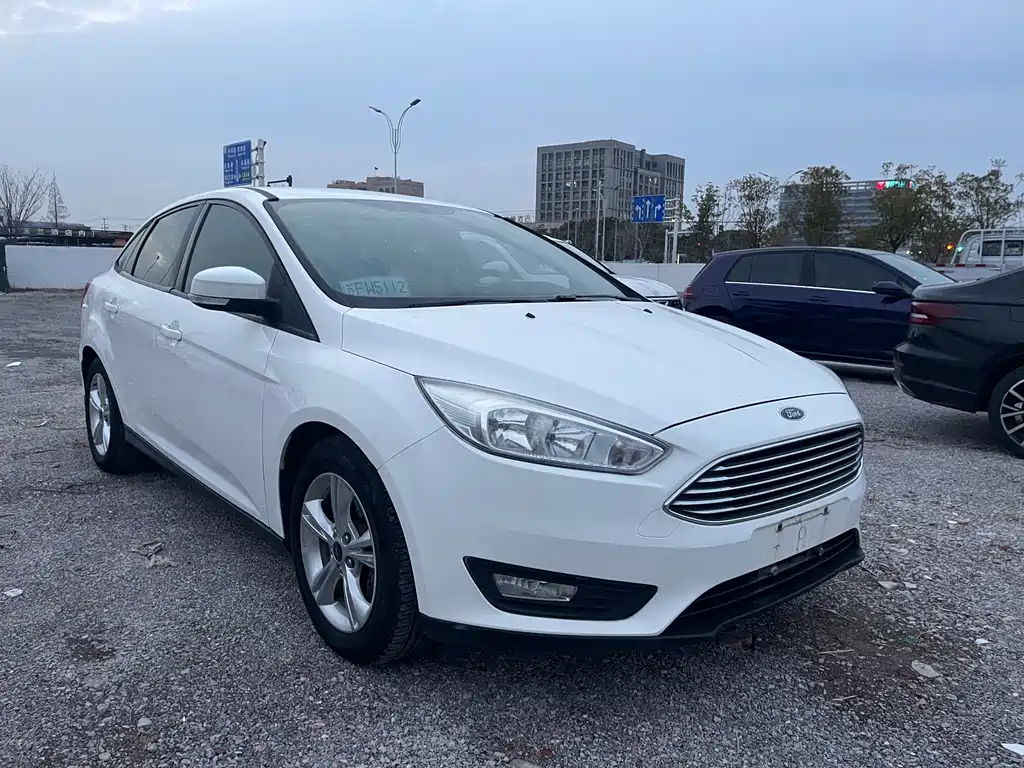 Focus Sedan 1.6 L Auto Comfort