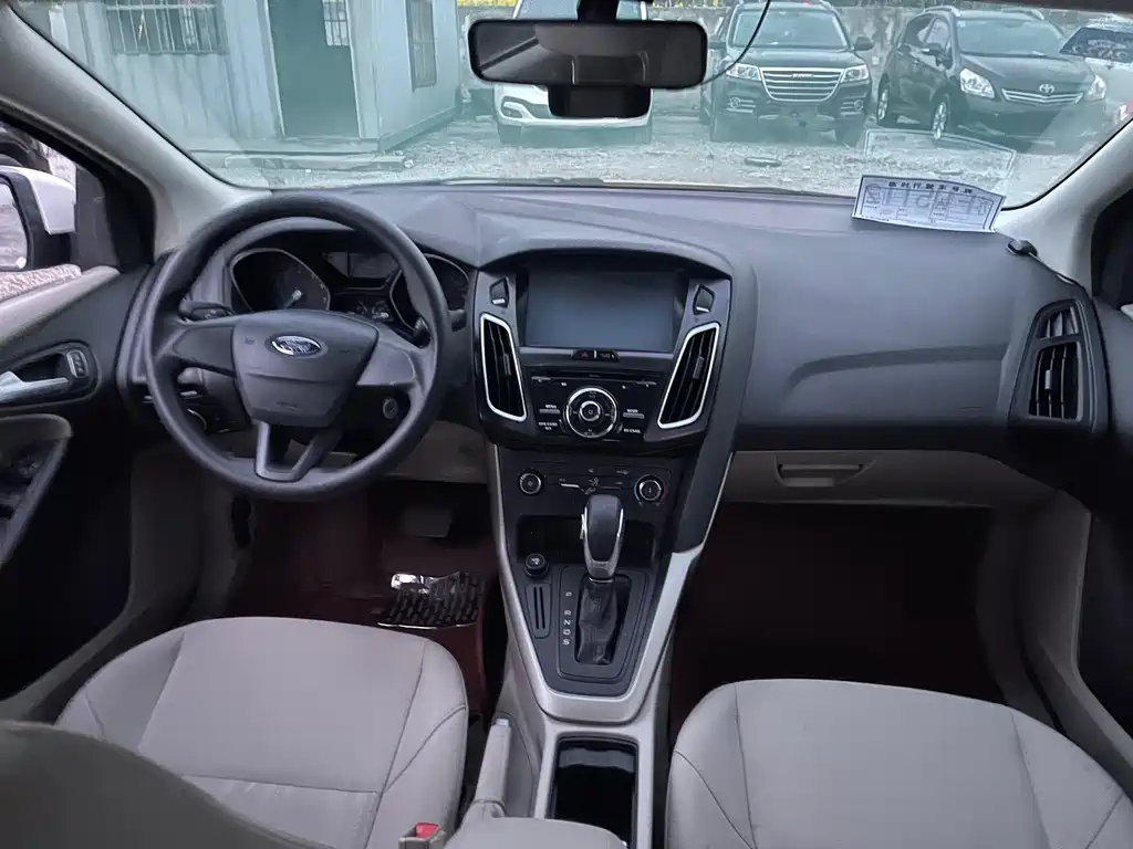 Focus Sedan 1.6 L Auto Comfort