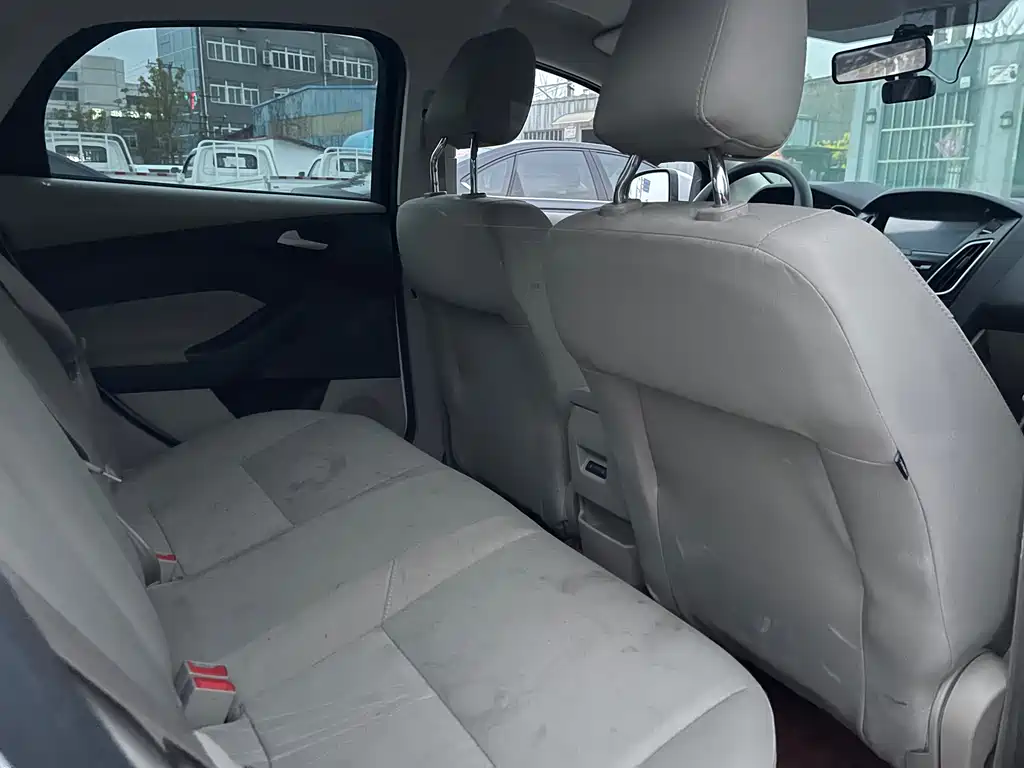 Focus Sedan 1.6 L Auto Comfort