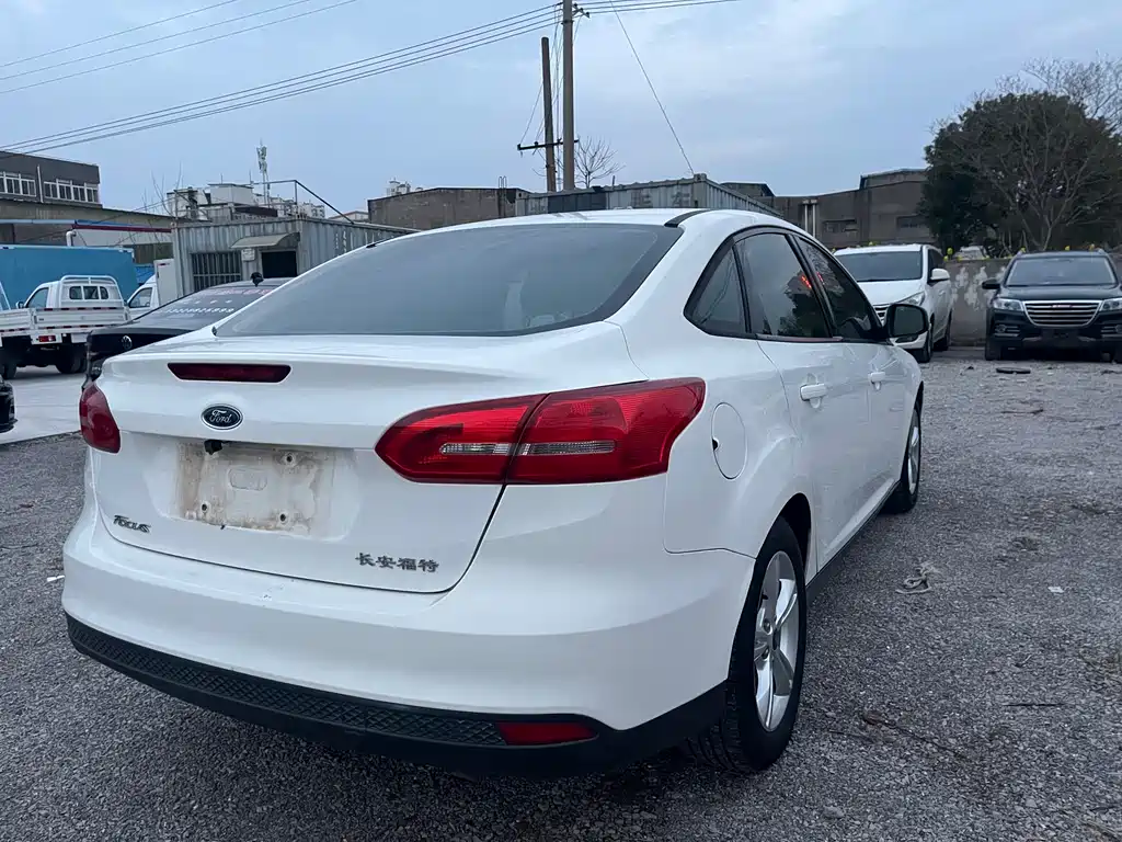 Focus Sedan 1.6 L Auto Comfort