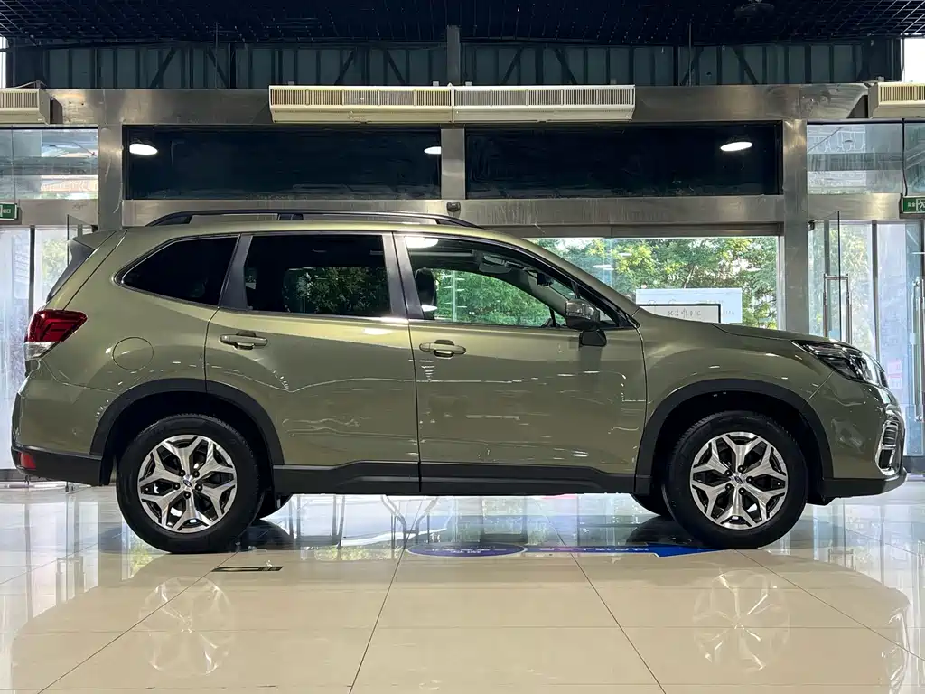 Forester 2.0 i Luxury EyeSight