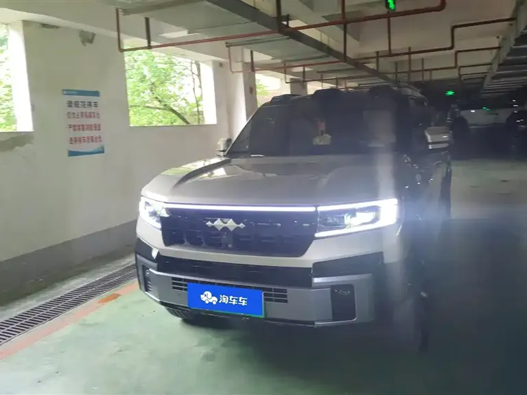Fangchengbao Leopard 8 Brave Flagship 7-seat