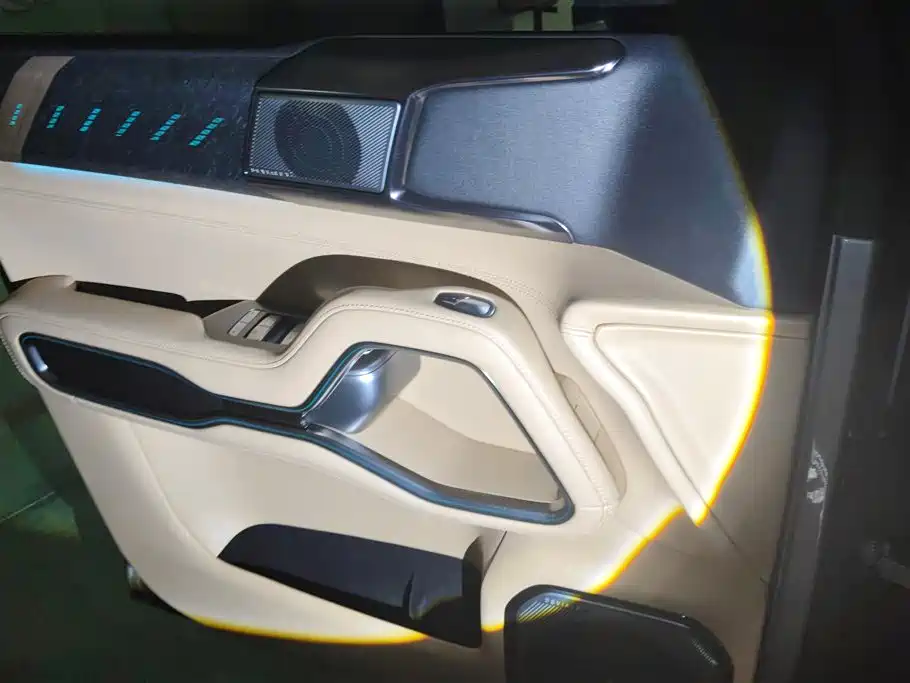 Leopard 8 Brave Flagship 7-seat