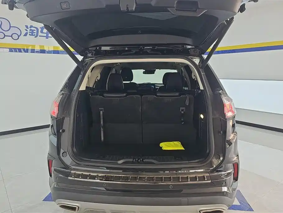 Edge PLUS EcoBoost 245 2 WD Grand Sharp 7-seat
