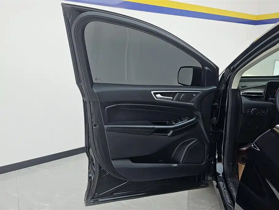 Edge PLUS EcoBoost 245 2 WD Grand Sharp 7-seat